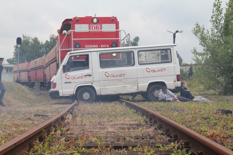 Wypadek na przejeździe kolejowym - ćwiczenia służb ratunkowych, nm