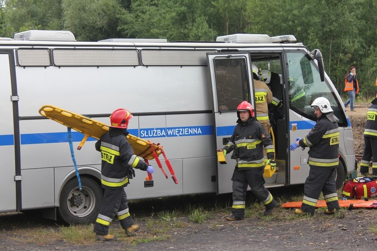 Wypadek na przejeździe kolejowym - ćwiczenia służb ratunkowych, nm