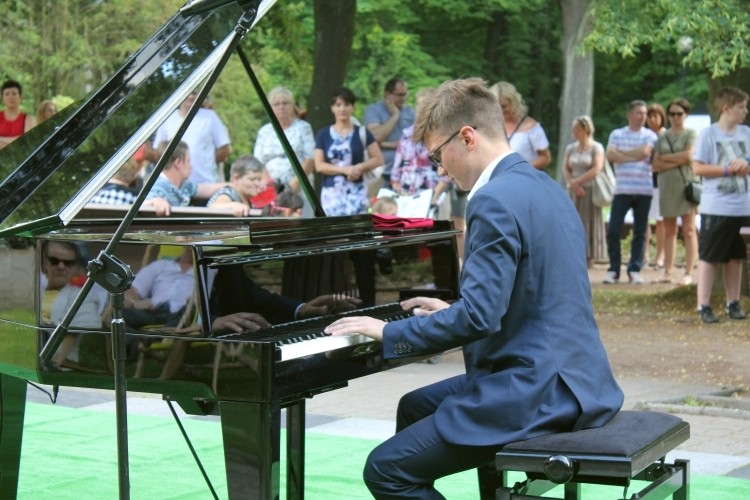Koncert z cyklu „Fortepian Chopina” w Parku Zdrojowym, nm