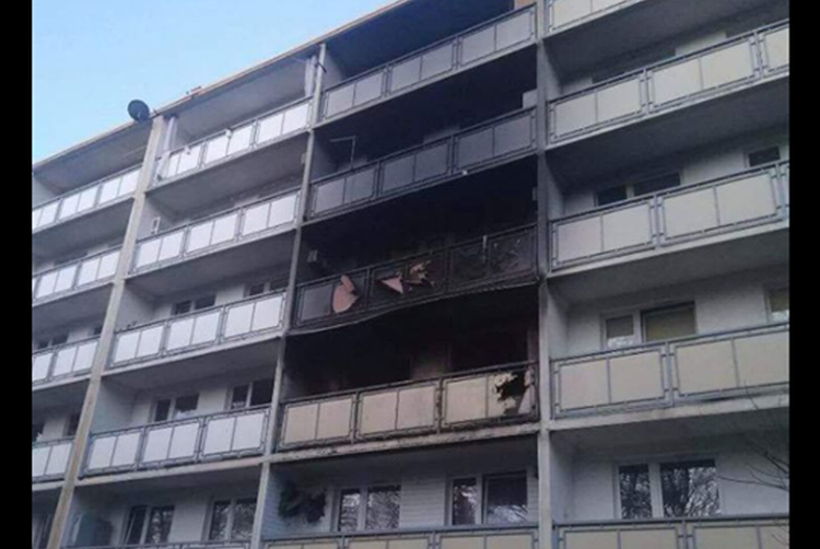Ul. Małopolska: 6 osób w szpitalu po pożarze mieszkania, zdjęcie nadesłane przez czytelnika