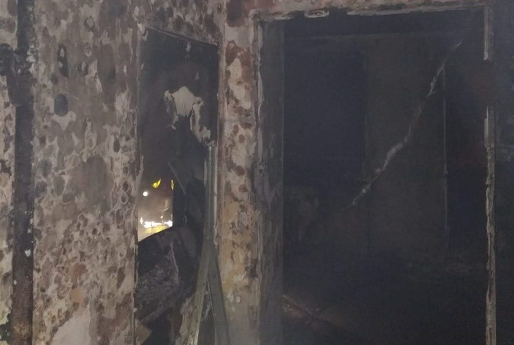 Ul. Małopolska: 6 osób w szpitalu po pożarze mieszkania, KM PSP Jastrzębie-Zdrój