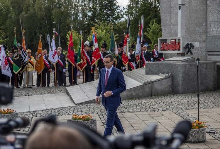 Premier w Jastrzębiu: trzeba dokończyć burzenie murów, Bartosz Regmunt