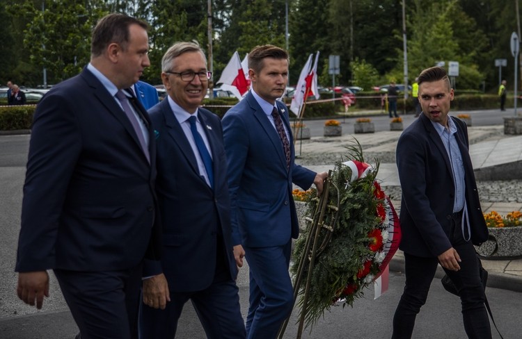 Premier w Jastrzębiu: trzeba dokończyć burzenie murów, Bartosz Regmunt