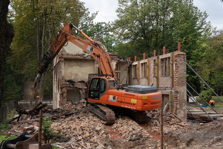 Rozbiórka budynku Łazienki III w Parku Zdrojowym, Łukasz Parylak