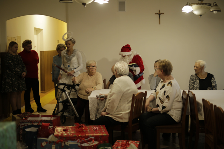 Mieszkańców DPS-u odwiedził św. Mikołaj! To dzięki wam wszyscy dostali prezenty, KB