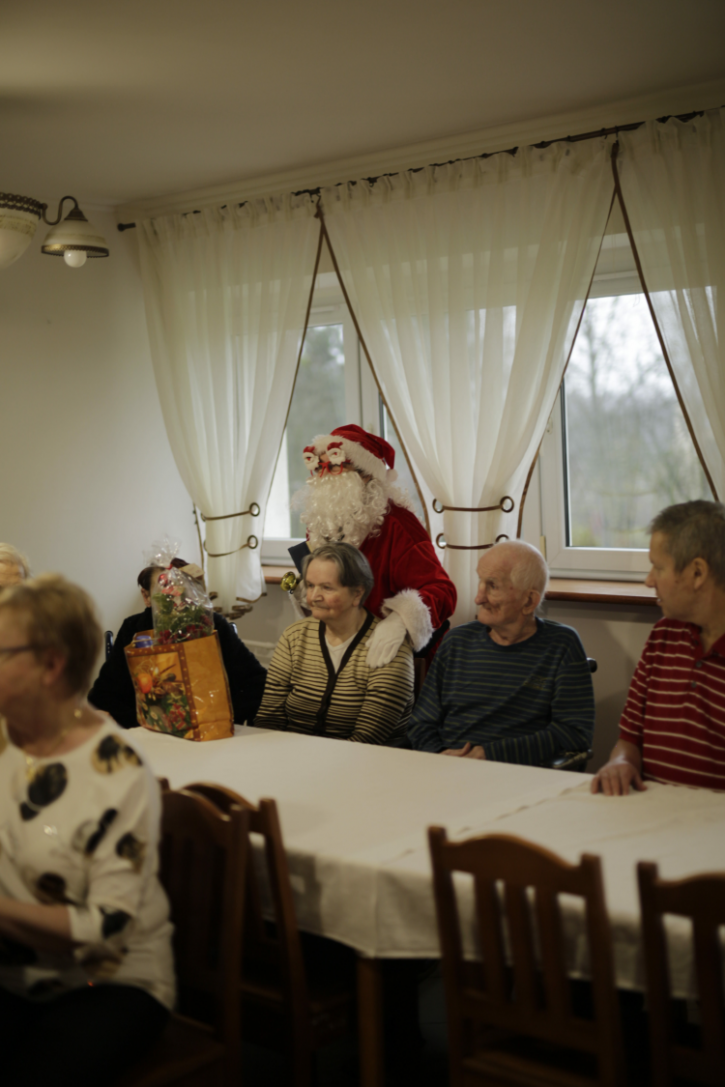 Mieszkańców DPS-u odwiedził św. Mikołaj! To dzięki wam wszyscy dostali prezenty, KB
