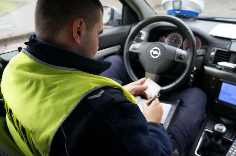 Brawurowa jazda zakończyła się dla 28-latka utratą prawa jazdy, KMP w Jastrzębiu-Zdroju