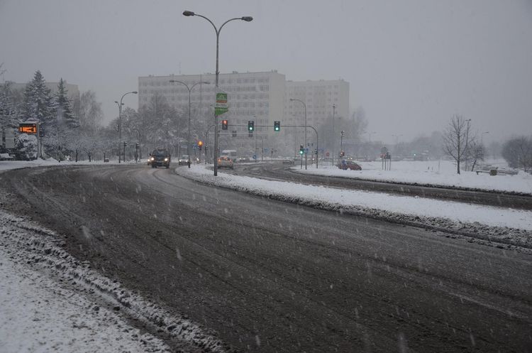 Atak zimy w Jastrzębiu. Sprawdź, gdzie możesz zgłosić nieodśnieżone drogi i chodniki, UM w Jastrzębiu-Zdroju