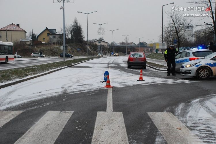 Jastrzębie-Zdrój: 52-latka na pasach wpadła wprost pod auto, KMP w Jastrzębiu-Zdroju