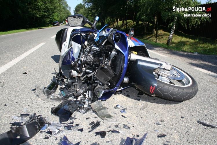 21-letni motocyklista bez prawa jazdy poszkodowany w wypadku, KMP w Jastrzębiu-Zdroju