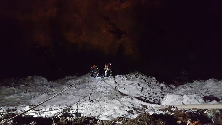 Jastrzębscy strażacy walczyli z ogniem na wysypisku śmieci, KM PSP w Jastrzębiu-Zdroju