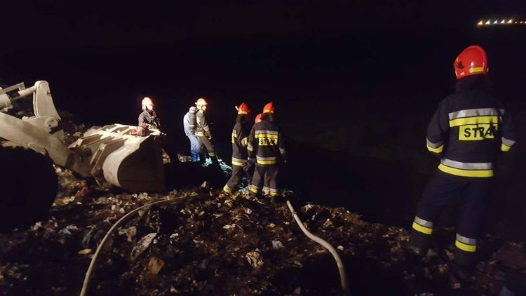 Jastrzębscy strażacy walczyli z ogniem na wysypisku śmieci, KM PSP w Jastrzębiu-Zdroju