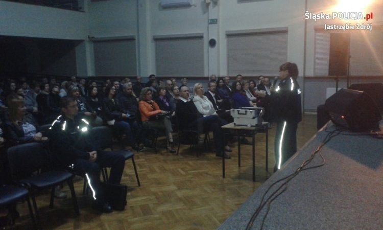 W jastrzębskich szkołach odbyły się spotkania „Drugstop”, KMP w Jastrzębiu-Zdroju