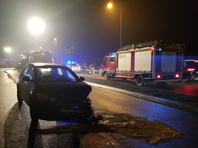 Pawłowice: wypadek na Pszczyńskiej, jedna osoba w szpitalu [zdjęcia], PSP Jastrzębie-Zdrój