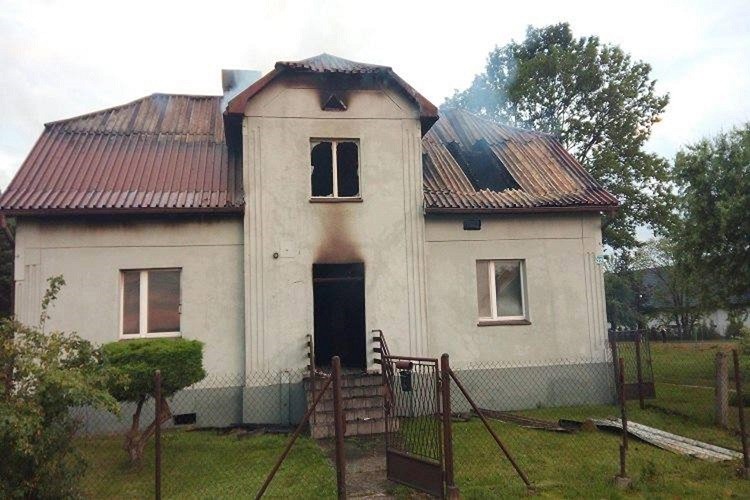 Bzie: pożar domu przy ulicy Niepodległości, materiały prasowe