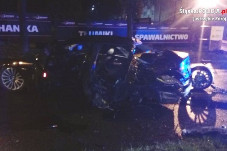 Pijany kierowca bmw uderzył w mur, KMP Jastrzębie-Zdrój