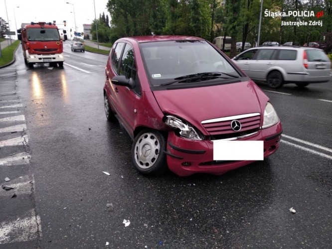 Na skrzyżowaniu zderzyły się trzy samochody, KMP Jastrzębie-Zdrój