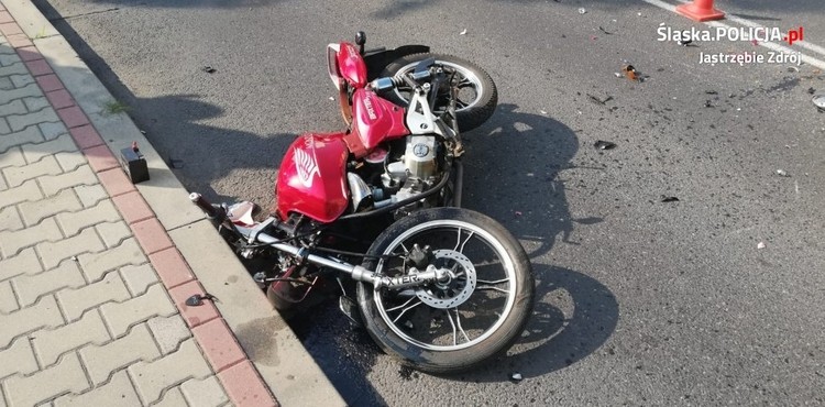 Motocyklista przeszarżował. Uderzył w autobus, KMP w Jastrzębiu-Zdroju