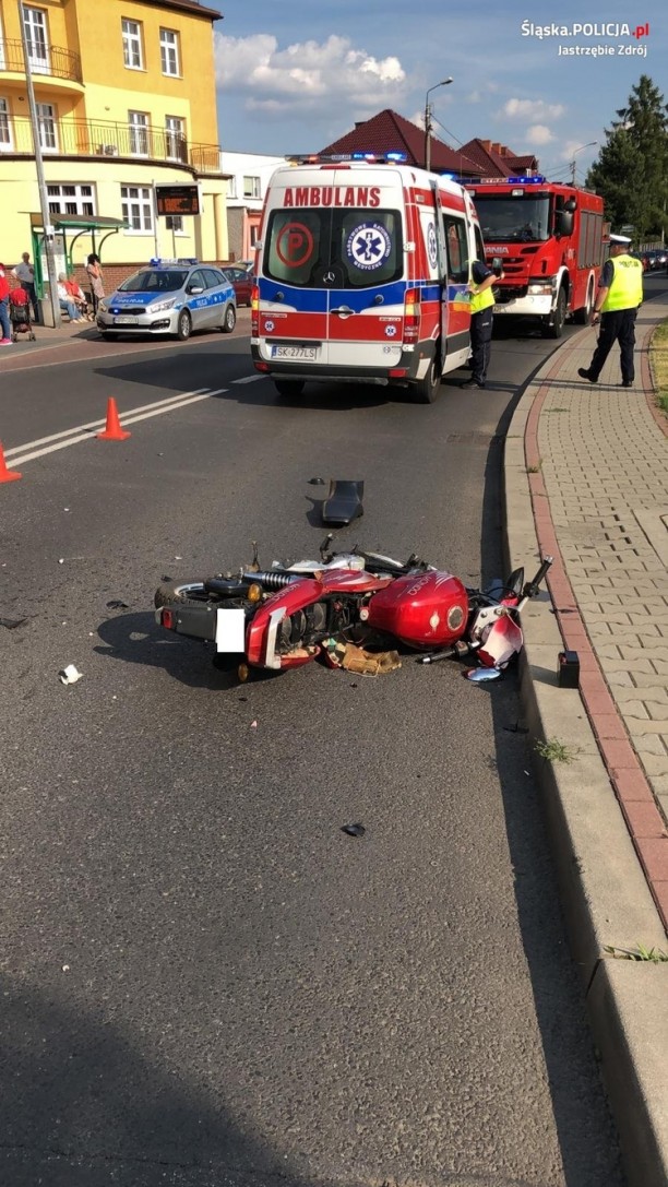 Motocyklista przeszarżował. Uderzył w autobus, KMP w Jastrzębiu-Zdroju