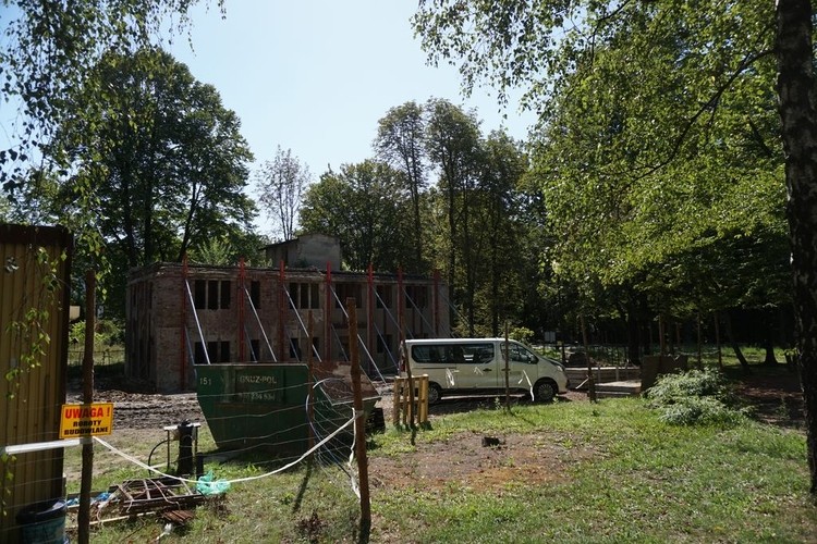 Trwa rewitalizacja budynku Łazienki III w Parku Zdrojowym, Łukasz Parylak