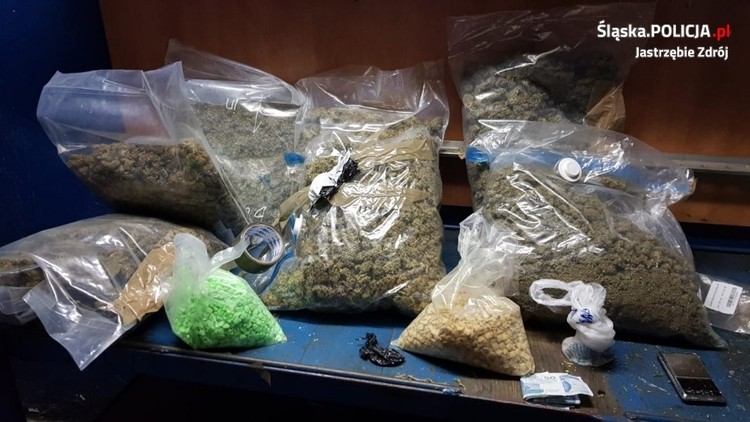 Kilogramy narkotyków w garażu w Jastrzębiu!, Policja Jastrzębie