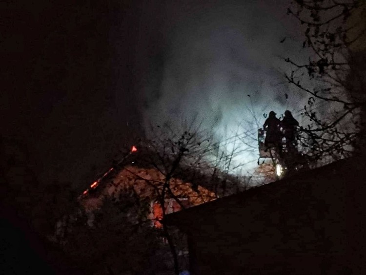 Ul. Wesoła: palił się budynek jednorodzinny, Jastrzębie-Zdrój - Informacje Drogowe 24h