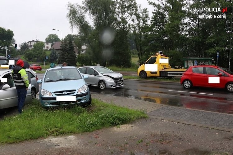 Na Pszczyńskiej zderzyły się trzy samochody, KMP Jastrzębie - Zdrój