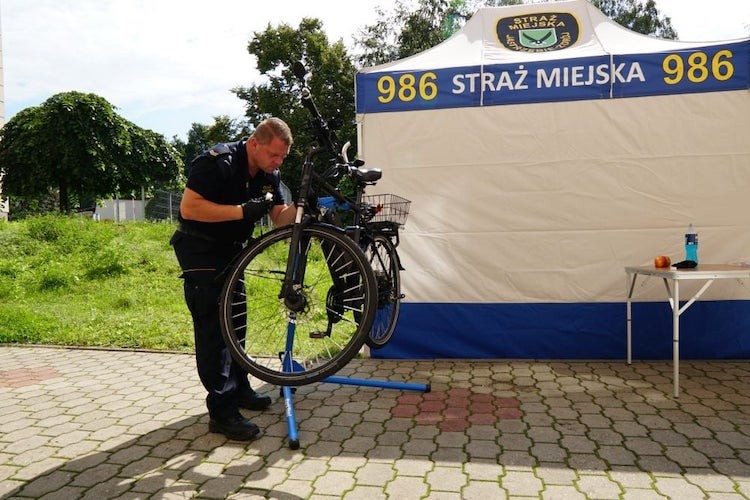 Oznakuj swój rower syntetycznym DNA - zachęcają strażnicy miejscy, Wiktoria Knesz