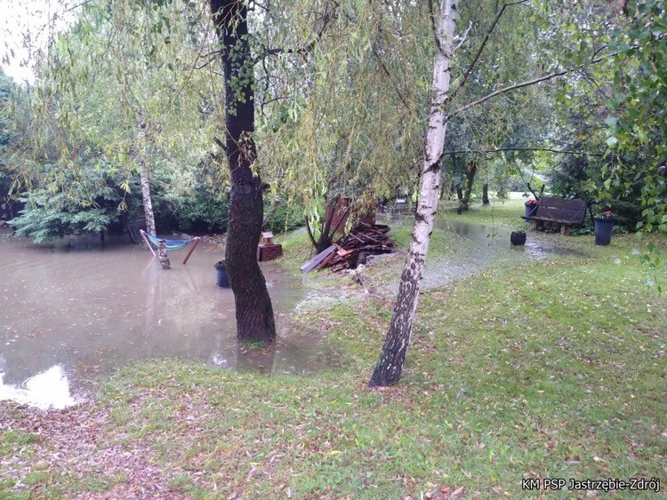 Deszcz po raz kolejny dał się we znaki mieszkańcom miasta, KM PSP Jastrzębie