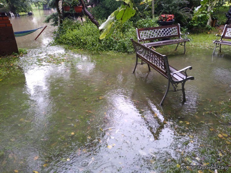 Deszcz po raz kolejny dał się we znaki mieszkańcom miasta, KM PSP Jastrzębie