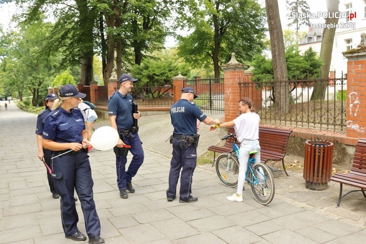 Akcja policji w Parku Zdrojowym. Spędź bezpiecznie ostatnie dni wakacji, KMP Jastrzębie-Zdrój