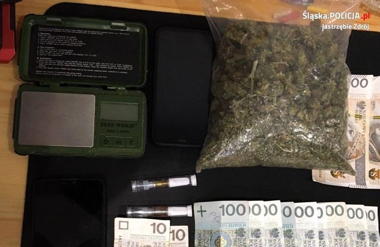 Policjanci z Jastrzębia zatrzymali trzech handlarzy marihuaną, Policja