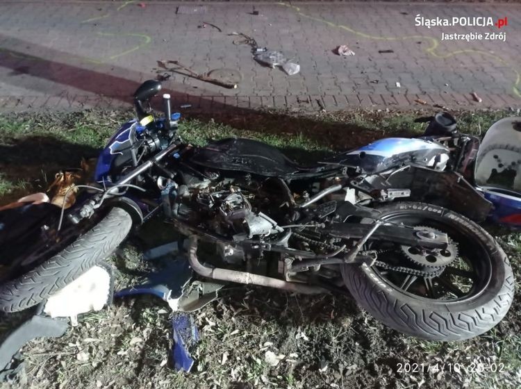 Jeep uderzył w motorower. Nie żyje 52-latek, sprawca uciekł, Policja