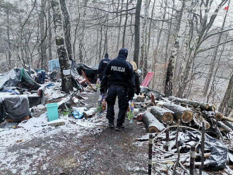 Bezdomni obdarowani przez policję, Komenda Policji w Jastrzębiu Zdroju