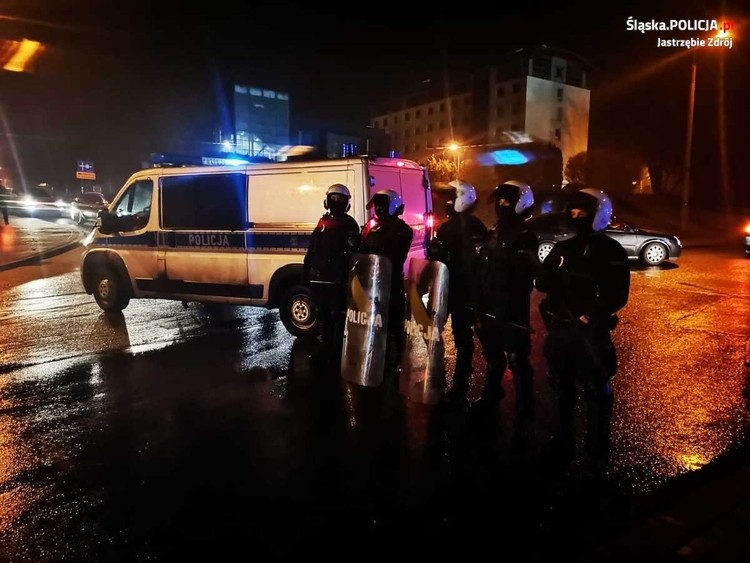 Policjanci przed meczem zatrzymali posiadaczy narkotyków, KMP Jastrzębie-Zdrój