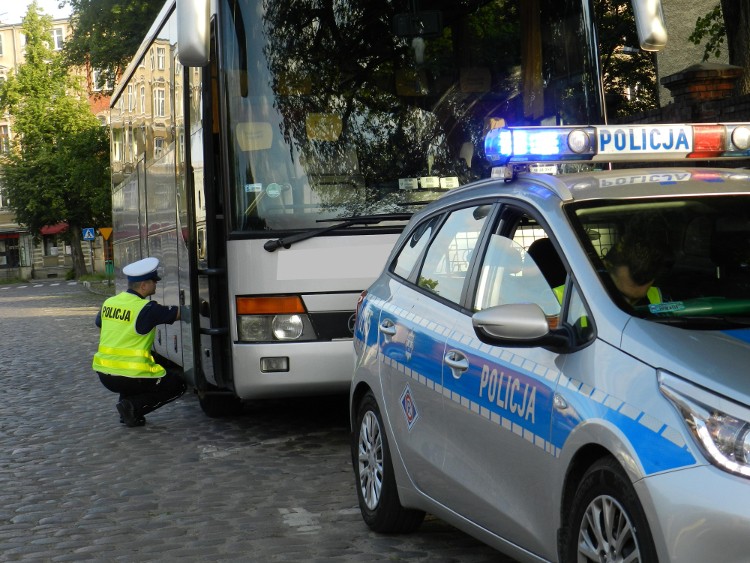 Policja sprawdzi autokary przed wyjazdem, Policja