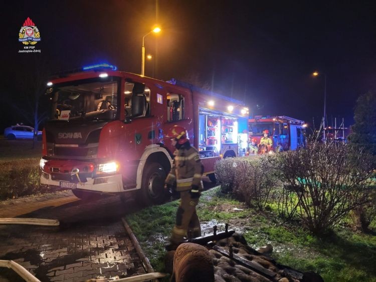 Pożar piwnicy w budynku przy ul. Stodoły. Ewakuowano mieszkańców, KMP Jastrzębie/PSP Jastrzębie
