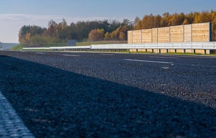 Wyciek paliwa na A1. Ruch w stronę Gorzyczek zablokowany, 