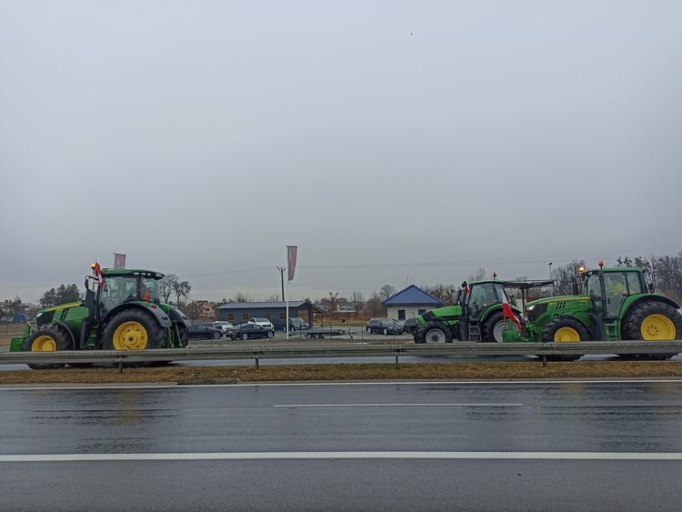 Stop! Rolnicy nie chcą Zielonego Ładu w Polsce. Dziś wyjechali na ulice, również w naszym regionie (zdjęcia), mz
