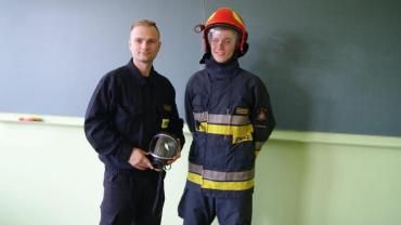Uczniowie „Dwójki” poznali tajniki zawodu strażaka