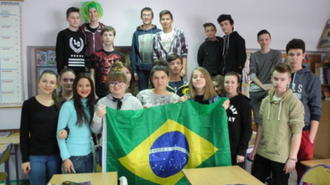 Uczniowie „Jedenastki” uczyli się języka angielskiego ze studentkami z Indonezji i Brazylii (wideo)