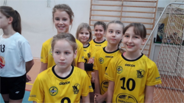 Brąz dla zawodniczek ZSMS na Ogólnopolski Turniej Mini piłki siatkowej w Tuszynie