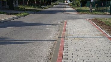 Mieszkańcy ulicy Gajowej mogą spacerować nowym chodnikiem