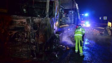 Pożar na Wiślance: ciężarówka z żywnością doszczętnie spłonęła
