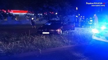Kierowca BMW stracił panowanie i uderzył w drzewo