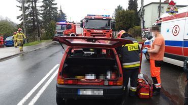 11 listopada: zderzenie dwóch samochodów. Pasażer w szpitalu