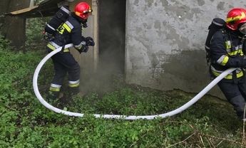 Pożar altany na Podhalańskiej. Straty oszacowano na 10 tys zł