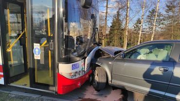 Ulica Ranoszka: Kierowca audi wjechał w autobus MZK Jastrzębie