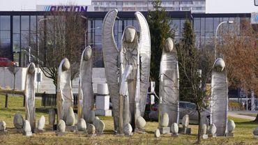 W Stanach Zjednoczonych UFO, a w Jastrzębiu anioły. Wystawa polskiego artysty stanęła w centrum miasta