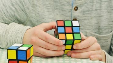 Dziś Światowy Dzień Kostki Rubika. Co nam daje jej układanie?